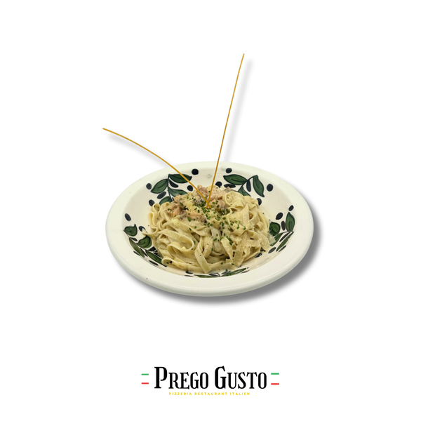 Tagliatelle Al Salmone